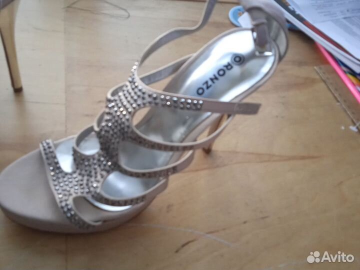 Босоножки женские