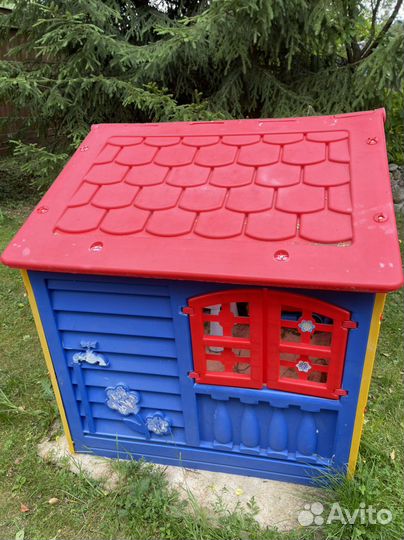 Пластиковый домик для детей