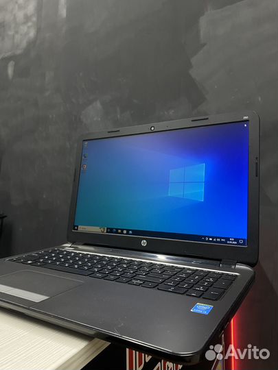 Ноутбук HP i3 8GB 120GB