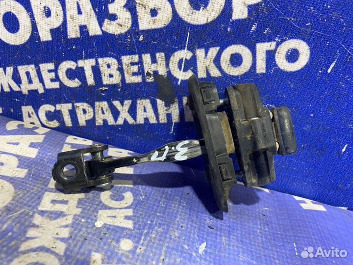 Ограничитель двери Ford Focus 3 седан 2012