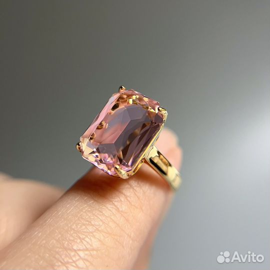 Кольцо с розовым кристаллом ювелирной огранки