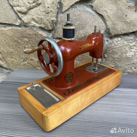 Детская швейная машинка СССР