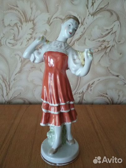 Фарфоровые статуэтки времен СССР