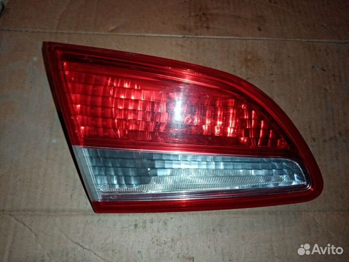 Фонарь задний внутренний левый Nissan Almera G15