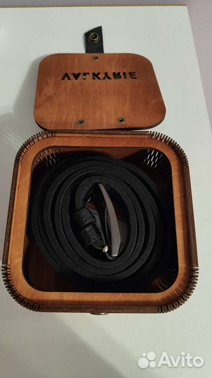 Кожаный ремень в подарочной упаковке