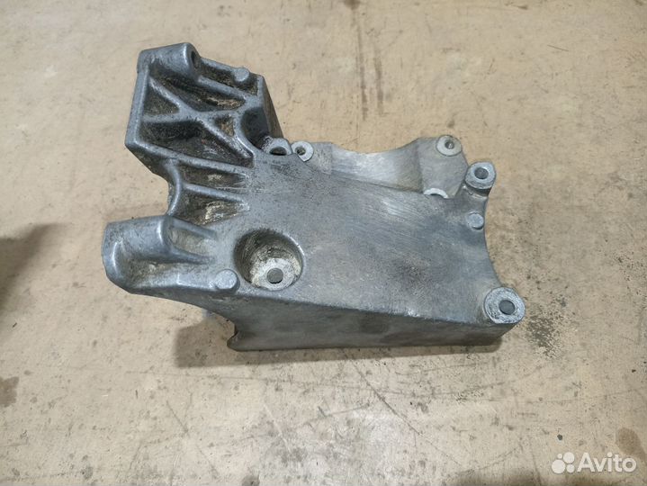 Кронштейн кондиционера Ford Focus II (2005—2008)