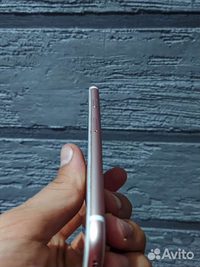 Телефон iPhone 6s