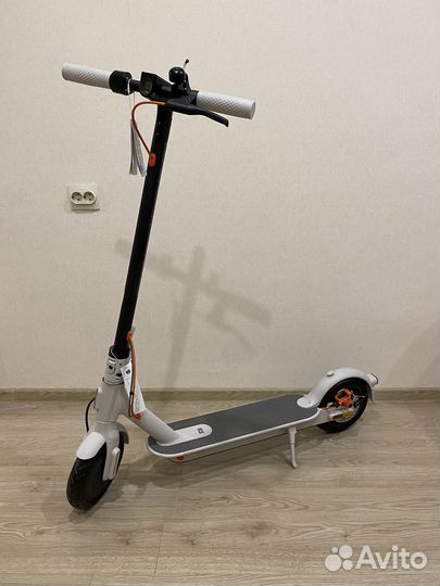Электросамокат Xiaomi Mi Electric Scooter 3