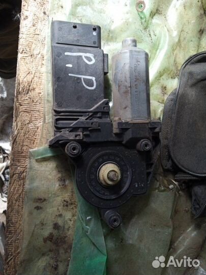 Мотор стеклоподъемника Volkswagen Passat B5