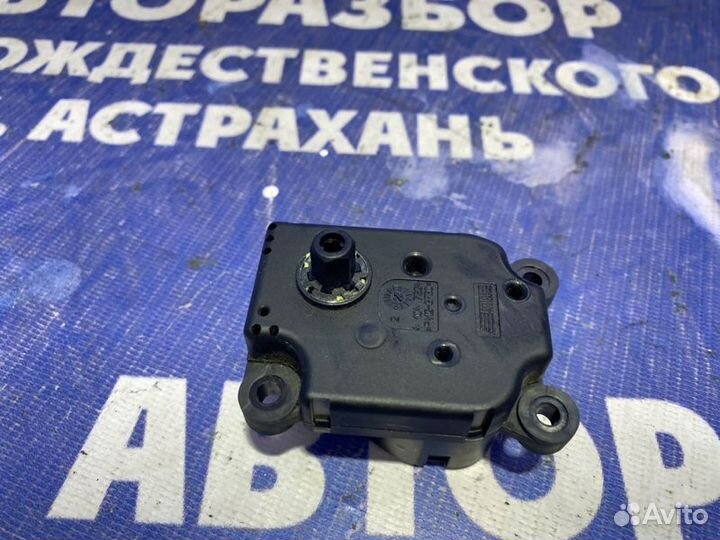 Моторчик заслонок отопителя Mercedes-Benz W220