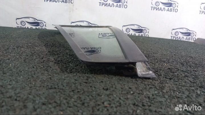 Стекло двери форточка заднее левое Land Rover