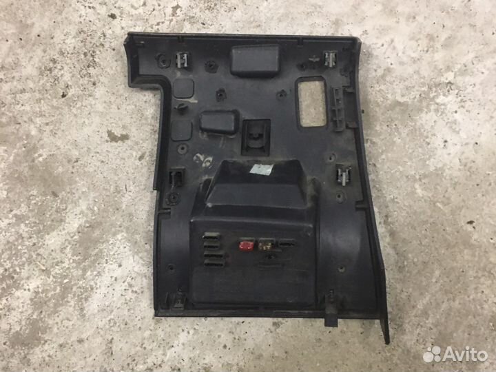 Крышка блока предохранителей Peugeot 307