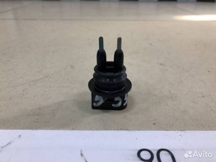 Датчик уровня в бачок омывателя Volkswagen Jetta 1