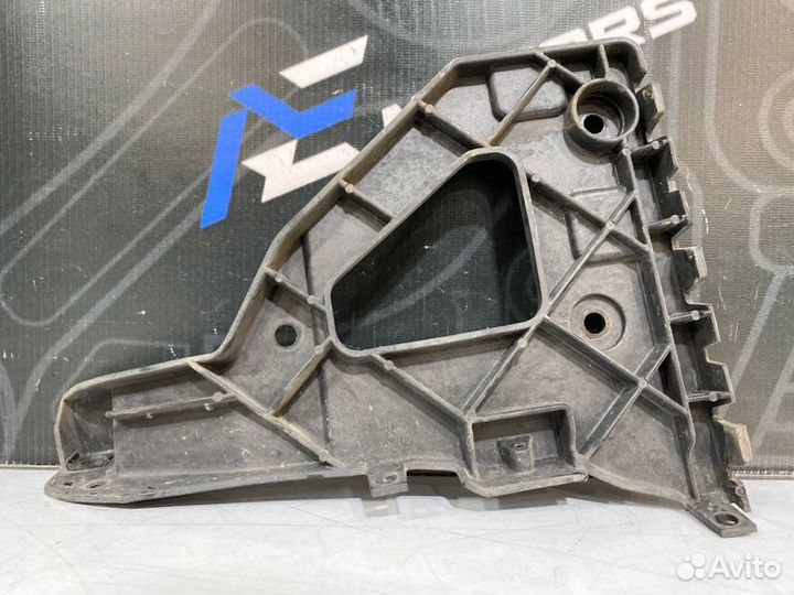 Крепление бампера переднее левое Audi A6 C6 BDW