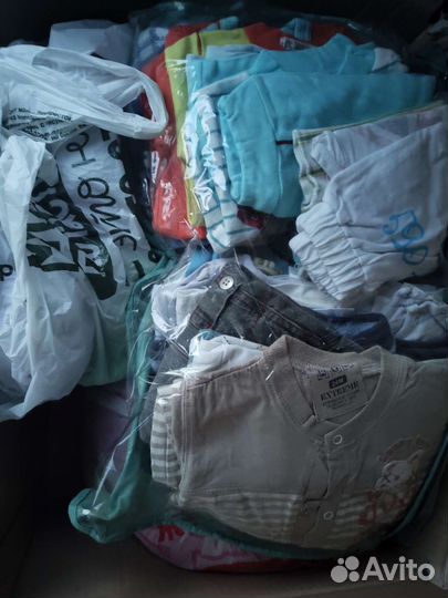 Детские вещи (много), игрушки. Отдаю коробкой