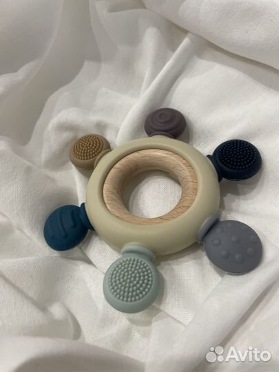 Прорезыватель для зубок на деревянном кольце