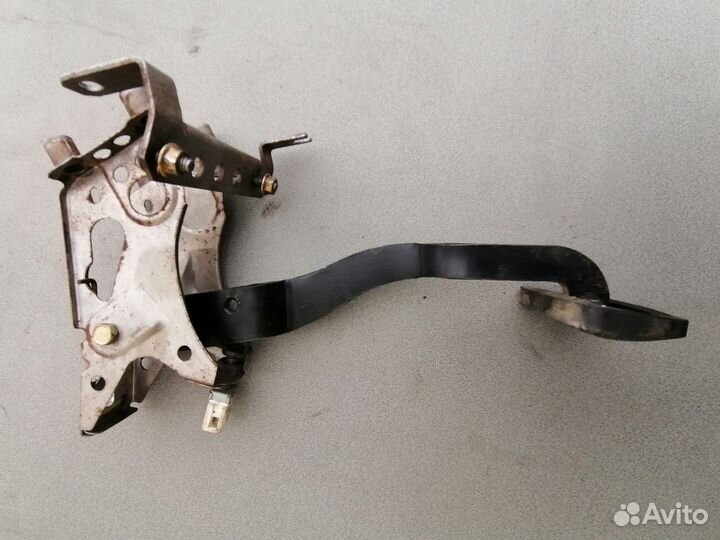 Педаль тормоза Kia Rio 1 2000-2005