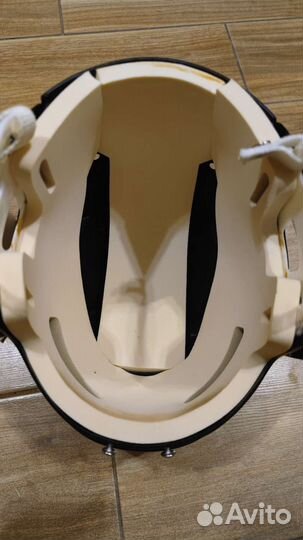 Хоккейный шлем