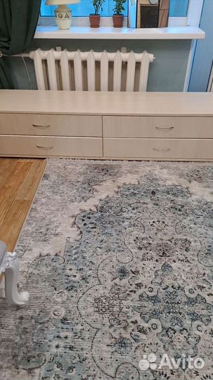 Тумба под телевизор,навесные шкафы 2 шт