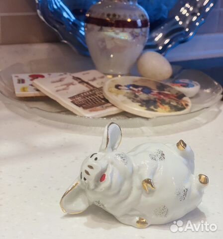 Фарфоровая статуэтка Свинка