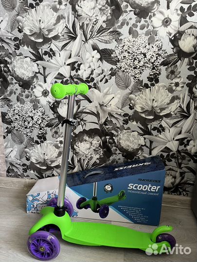 Самокат новый трехколесный