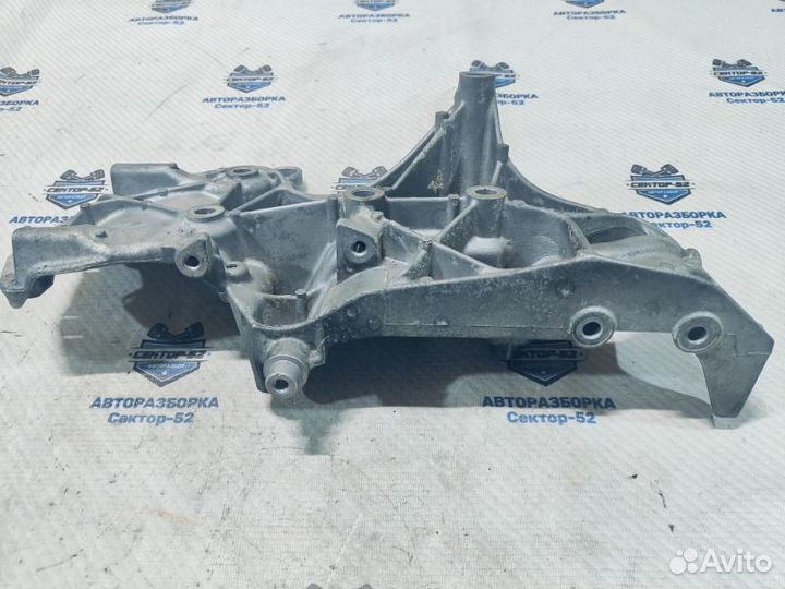 Кронштейн генератора Renault Sandero 1 Logan 1