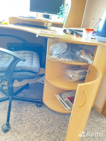 Компьютерный стол и полка