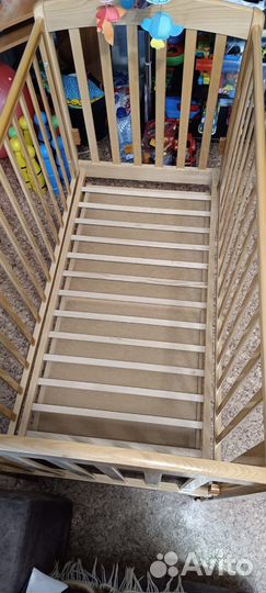 Детская кроватка с маятником Гандылян