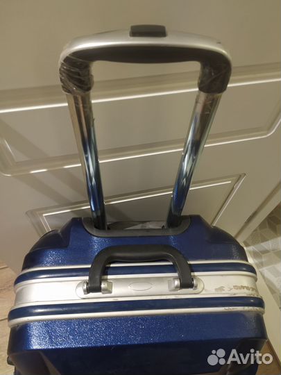 Чемодан на колесах с ручкой большой