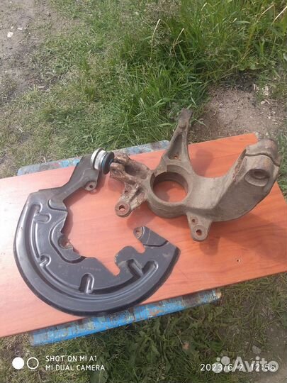 Поворотный кулак правый Меган 2 Б/У