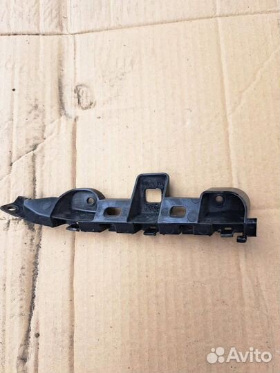 Направляющая переднего бампера левая VW Passat (B