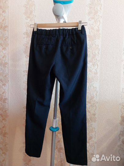 Школьная форма (брюки, кардиган, две рубашки)