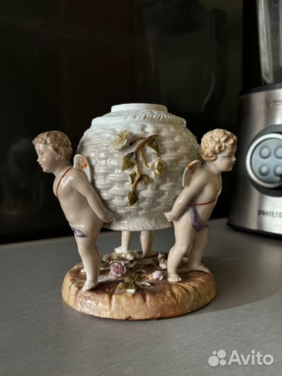 Статуэтка фарфоровая 
