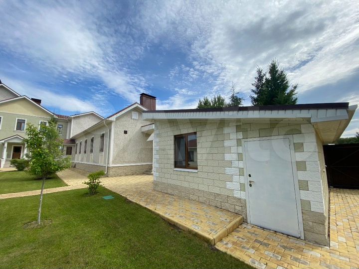 Дом 427,8 м² на участке 16,7 сот.