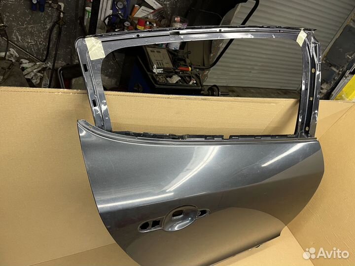 Дверь задняя правая хетчбэк Меган 3 Рено