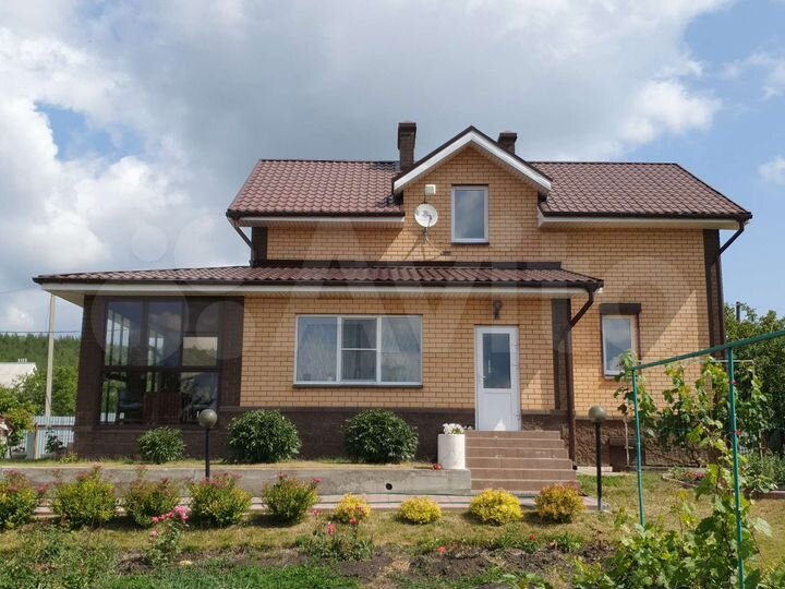 Коттедж 176 м² на участке 15 сот.