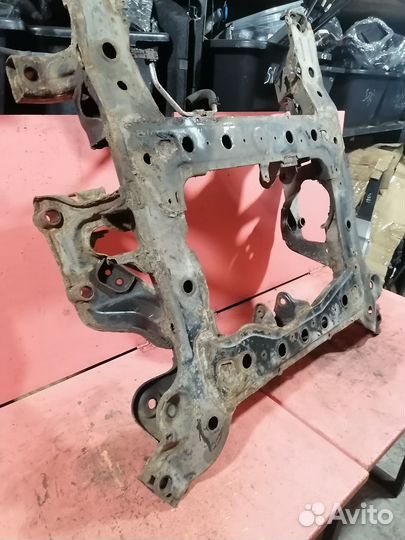 Подрамник Suzuki Grand Vitara J24B