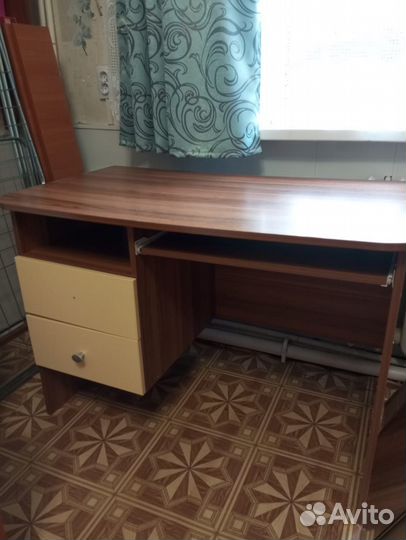 Письменный стол