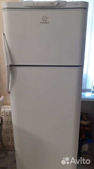 Холодильник бу indesit