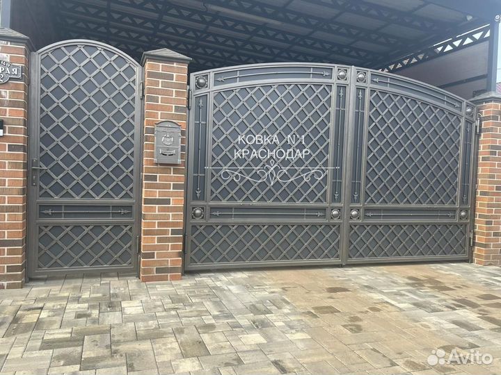 Кованые заборы и ворота