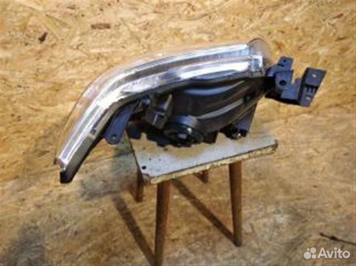 Фара левая Toyota Hilux 2011