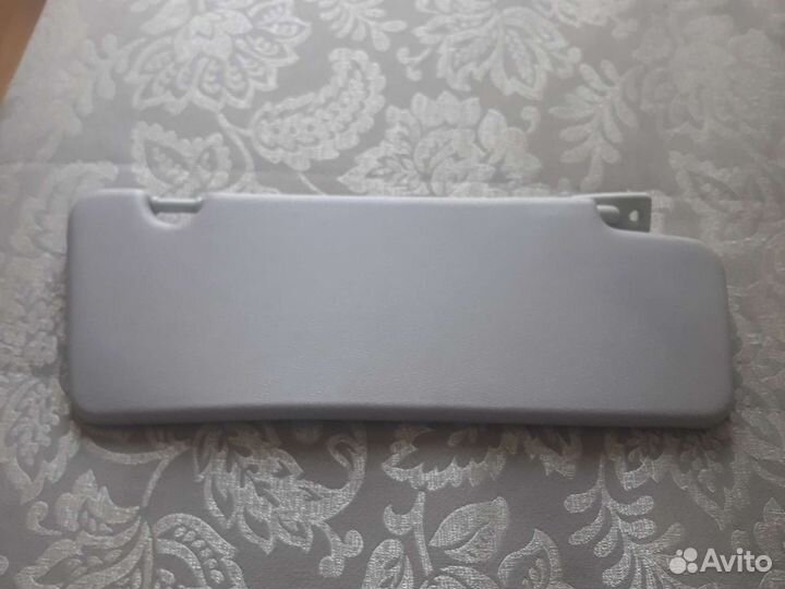 Солнцезащитный козырёк на LADA Priora