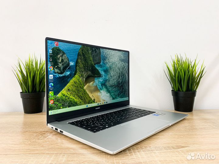 Ноутбук Huawei 15,6/Core i3/8Gb/SSD256Gb/Как новый