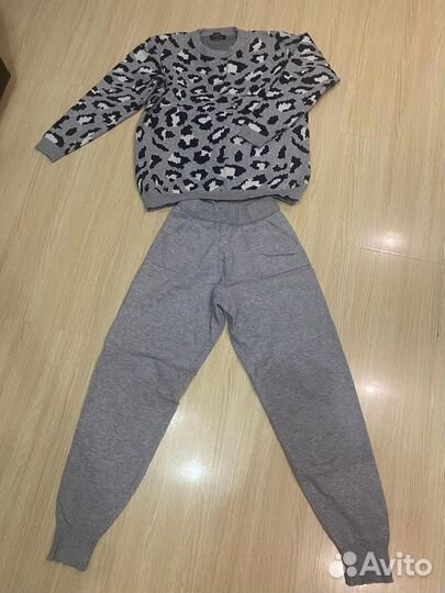 Костюм женский 42 44