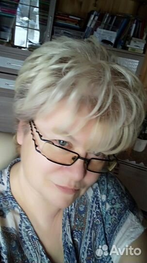 Любая за компьютером и с телефоном