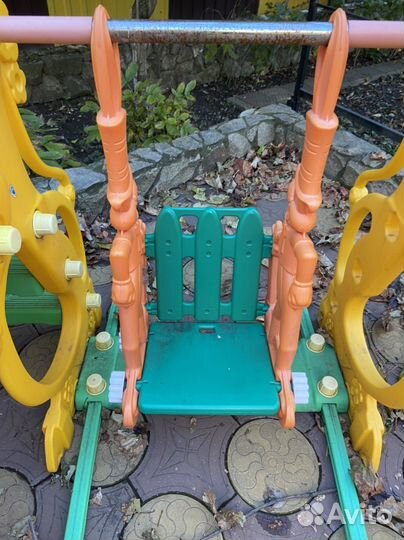 Детская горка и качели