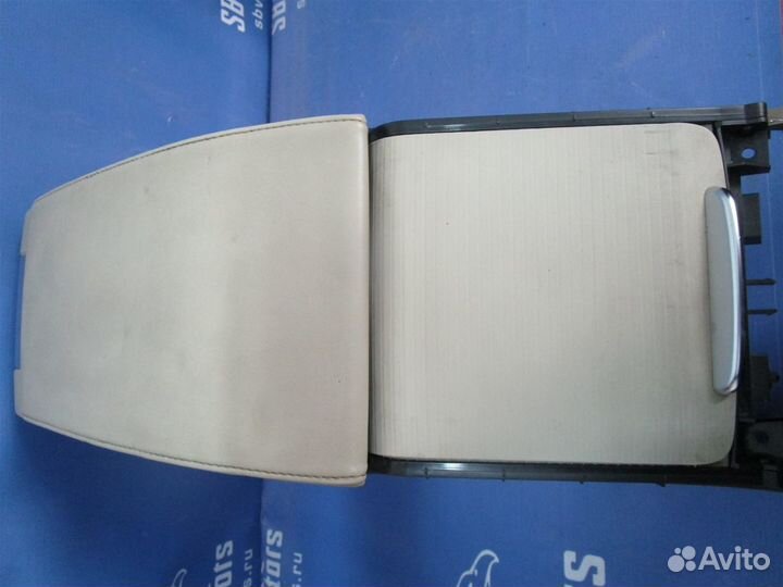 Подлокотник передний Volvo V70 SW59 B5254T6 2009
