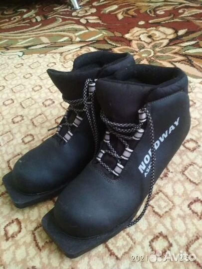 Лыжные ботинки б/у 40 размер
