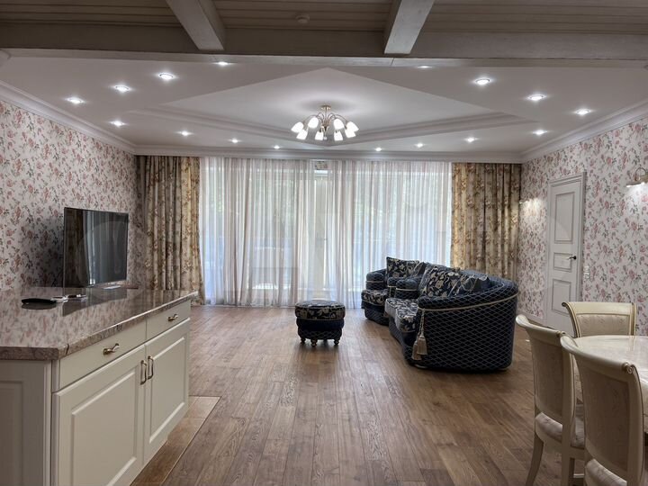 3-к. квартира, 150 м², 2/6 эт.