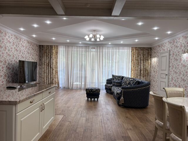 3-к. квартира, 150 м², 2/6 эт.